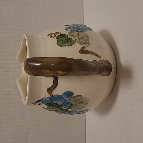 Vintage Metlox Poppytrail Large Creamer with Blue Grapes - Picture 3 of 16